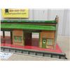 Image 2 : Vintage Marx Metal Freight Station 29'' x 11'' x 9 1/2'' 