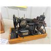 Image 8 : Portable Singer Electric Sewing Machine with Cover 