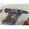 Image 2 : 2 Senco 18V Screwdrivers, 2 Chargers, 4 Batteries & Case - Working