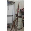 Image 2 : Vintage Cast Hand Pump 70'' T 