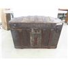 Image 1 : Round Top Trunk 25'' x 36'' x 19'' 