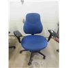 Image 2 : 2 Office Chairs Swivel & Adjustable 