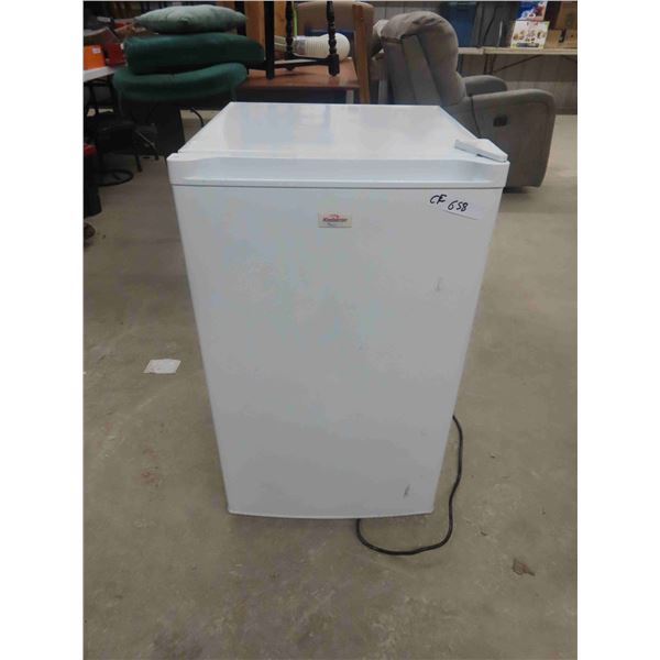 Koolatron Upright Freezer 33'' x 21'' x 19 1/2'' 