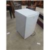 Image 2 : Koolatron Upright Freezer 33'' x 21'' x 19 1/2'' 