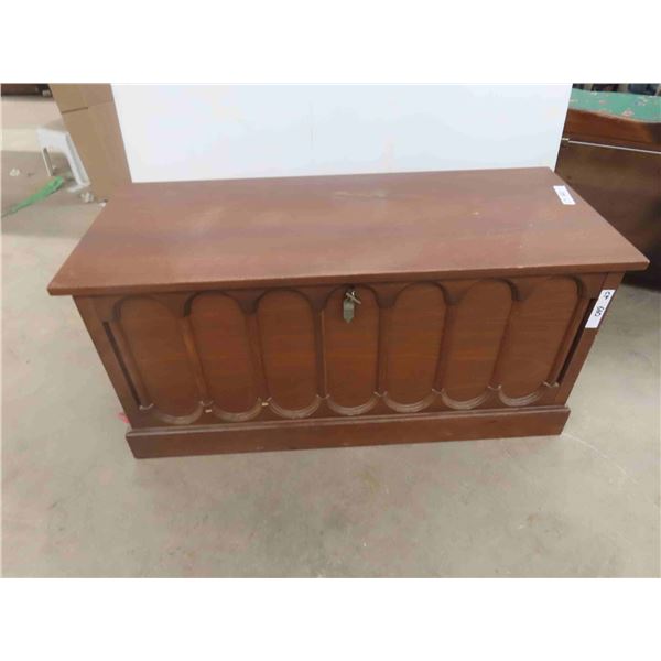 Cedar Chest 19'' x 40'' x 17'' with Key 