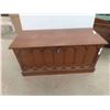 Image 1 : Cedar Chest 19'' x 40'' x 17'' with Key 