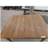 Image 2 : Oak Quarter Cut Table 28'' x 52'' x 42'' 