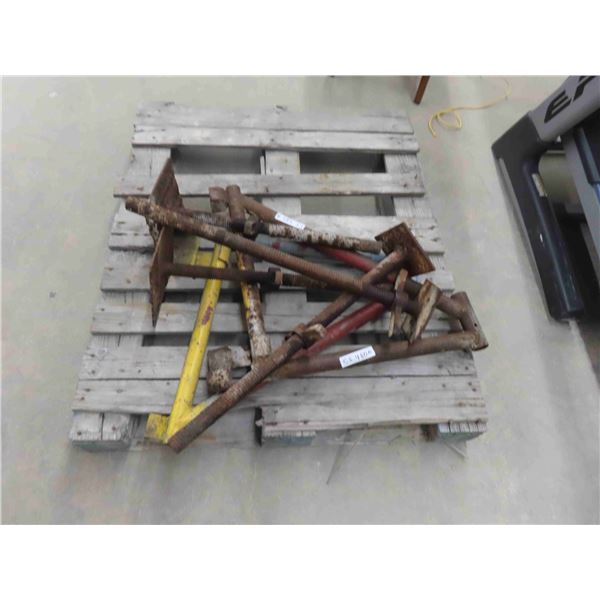 (4) Scaffolding Levelers , (2) Steel Saw Horse Frames 