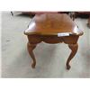 Image 2 : 2 End Tables 21'' x 25'' x 19'' & 21'' x 27'' x 22'' 