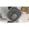Image 8 : Vintage US Military Insulated Food Container 20'' x 10'' x 15 1/2'' 