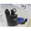 Image 2 : New Superior Submersible Pump with Hose 