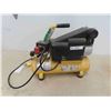 Image 1 : 1 1/2 HP 2 Gallon Air Compressor 