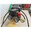 Image 2 : 1 1/2 HP 2 Gallon Air Compressor 