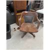 Image 1 : Wood Swivel Office Chair 