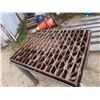 Image 3 : Steel Table 27'' x 23'' x 28'' 