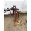 Image 1 : Vice on Stand 