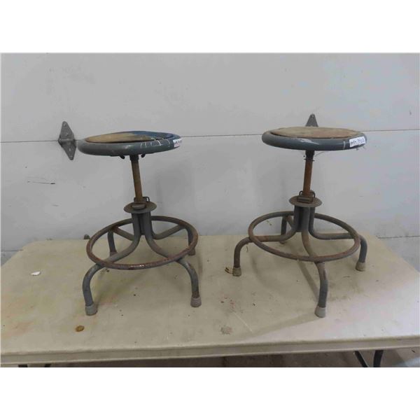 2 Adjustable Stools 