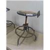 Image 2 : 2 Adjustable Stools 