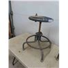 Image 3 : 2 Adjustable Stools 