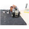 Image 8 : Instamatic 134, Brownie Hawkeye, Polaroid Colour Pack IV, Kodak 