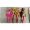 Image 2 : 20 Barbies & Others
