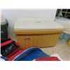 Image 2 : 2 Coleman Picnic Coolers, 2 Life Jackets 