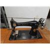 Image 2 : Oak Singer Treadle Sewing Machine 