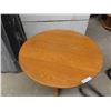Image 2 : Oak Pedestal Table 29'' x 36'' 