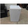 Image 1 : Sanyo Bar Fridge 33'' x 18 1/2'' x 21'' 