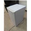 Image 2 : Sanyo Bar Fridge 33'' x 18 1/2'' x 21'' 