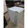 Image 3 : Sanyo Bar Fridge 33'' x 18 1/2'' x 21'' 
