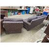 Image 7 : Couch & Chair 