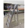 Image 2 : Aluminum 5ft Step Ladder 