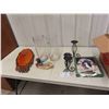 Image 1 : 2 Vases, Cabin Clock, Tea Light Holders & More