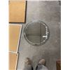 Image 4 : 2 Mirrors, 3 Bulletin Boards 