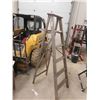 Image 2 : Wood Step Ladder 6ft 