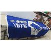 Image 1 : Manitoba Flag 105'' x 52'' & Pins 