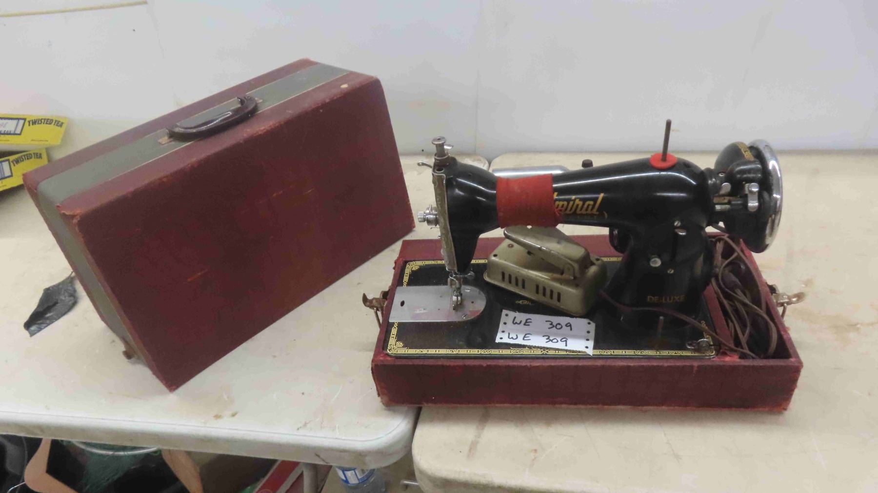Portable Singer Sewing Machine with Carrying Case | EBTH Portable singer sewing machine