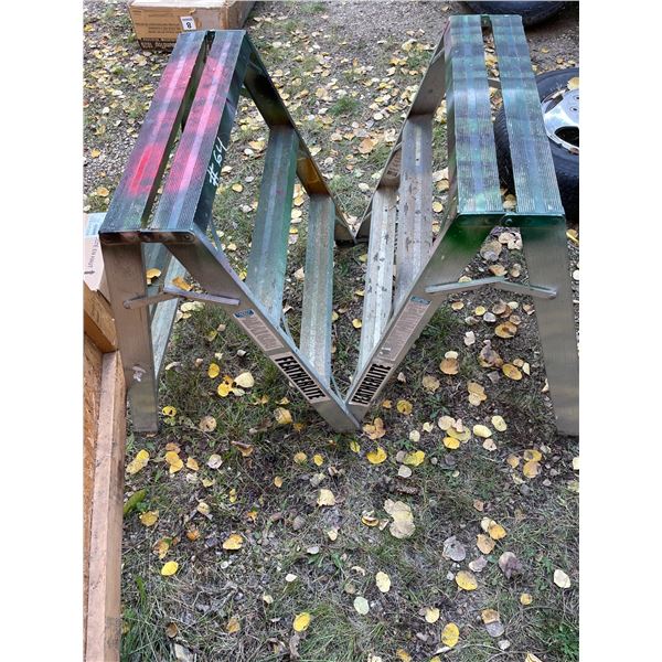 2 Metal step ladders