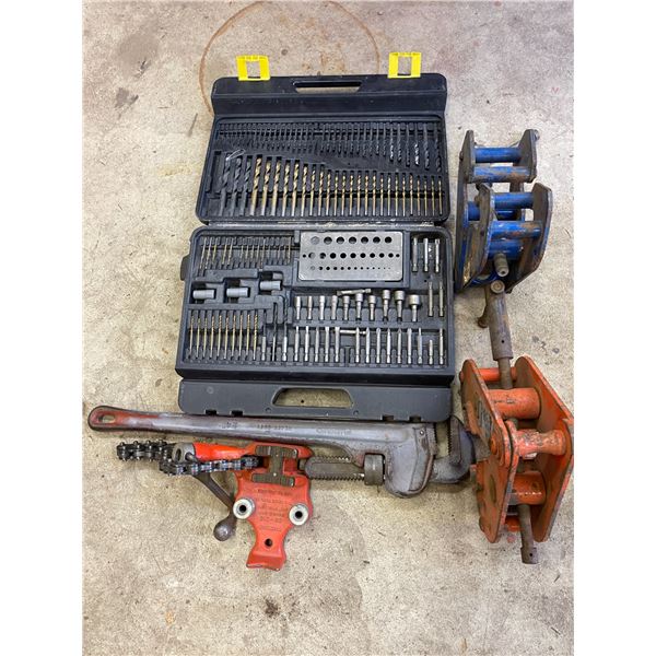 3 Pipe clamps, pipe wrench, drill bit set