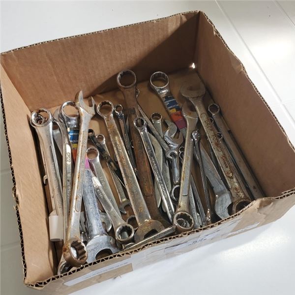 TRAY OF WRENCHES