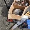 Image 2 : LOT OF TOOLS, HARDWARE CASTERS AND SAWS