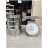 Image 1 : LOT OF 5 SHAKER SIVES AND 50LB SCALE