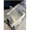 Image 2 : 5 METAL CLAMSHELL HALOGEN LIGHTS