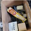 Image 3 : TOTE AND BOX OF VINTAGE TOYS AND COLLECTIBLES