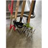 Image 2 : BUNDLE OF GARDEN TOOLS