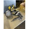 Image 1 : PROWRAP KITS, SIFTING SIVES AND SNOWBOARD BINDINGS