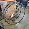 Image 1 : LARGE ROUND COMMERCIAL TRAP, 43 INCH DIAMETER