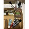 Image 2 : BRAND NEW YMF MAKEUP ADORA BRUSHES WITH HOLDER EYELASHES