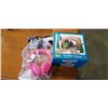 Image 1 : DOUBLE TROUBLE TRAIN TRACK WITH BARBIE HEADPHONES AND 2 LEGO FIGURES